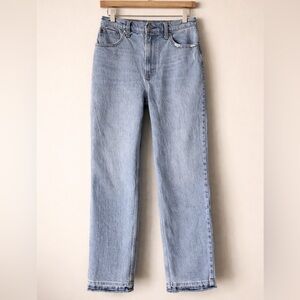 Abercrombie 90s Straight Ultra High Rise Jean 26R Curve Love Raw Hem Medium Wash